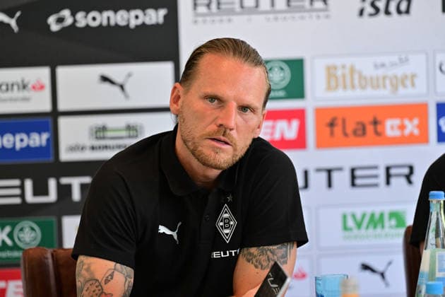 05.08.2026; Rottach-Egern; Fussball, Herren, Saison 2026 2027, Testspiel FC Rottach-Egern vs. Borussia Moenchengladbach Eugen Polanski (Trainer Gladbach) stellte sich vor dem Testspiel den fragen der Presse DFL regulations prohibit any use of photographs as image sequences and or quasi-video. Stadion Am Birkenmoos Bayern Deutschland *** August 5, 2026 Rottach Egern Soccer, Men s, 2026–2027 season, Friendly Match: FC Rottach Egern vs. Borussia Mönchengladbach. Eugen Polanski, Gladbach’s coach, answered questions from the press before the friendly match. DFL regulations prohibit any use of photographs as image sequences and or quasi-video. Am Birkenmoos Stadium, Bavaria, Germany