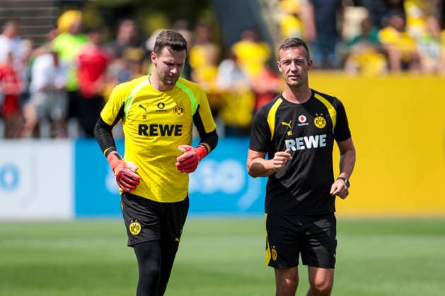 05.08.2026, Fussball, Training von Borussia Dortmund. v. l. Torwart Patrick Drewes (Borussia Dortmund), Individualtrainer Mathias Schiele (Borussia Dortmund). Dortmund Trainingsgelände des BVB NRW Deutschland xRHR-FOTO DEx *** August 5, 2026, Soccer, Borussia Dortmund training: (from left) Goalkeeper Patrick Drewes (Borussia Dortmund), Individual Trainer Mathias Schiele (Borussia Dortmund), BVB training facility, North Rhine-Westphalia, Germany, xRHR PHOTO DEx Copyright: DennisxEwert RHR-FOTOx RHR-FOTO DE