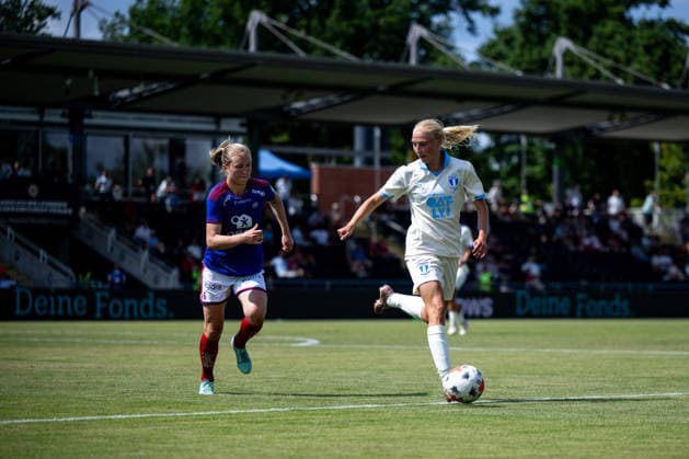 05.08.2026, GER, Fussball, Frauen, UEFA Womens Champions League, Saison 2026 2027, Qualifikationsturnier, Halbfinale Stinalisa Johansson ( Malmö FF, 07) am Ball, Frankfurt am Main Stadion am Brentanobad Hessen Deutschland *** August 5, 2026, GER, Soccer, Women s, UEFA Women s Champions League, 2026–2027 Season, Qualifying Tournament, Semifinal: Stinalisa Johansson vs. Malmö FF, 7:00 a.m., Frankfurt am Main, Stadion am Brentanobad, Hesse, Germany Copyright: xNordphoto Memmlerx