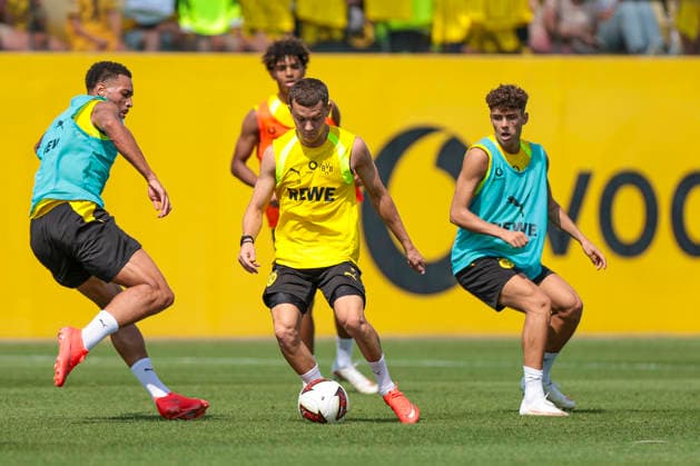 05.08.2026, Fussball, Training von Borussia Dortmund. v. l. Felix Nmecha (Borussia Dortmund), Konstantinos Karetsas (Borussia Dortmund), Samuele Inacio (Borussia Dortmund). Dortmund Trainingsgelände des BVB NRW Deutschland xRHR-FOTO DEx *** August 5, 2026, Soccer, Borussia Dortmund Training: Felix Nmecha (Borussia Dortmund), Konstantinos Karetsas (Borussia Dortmund), Samuele Inacio (Borussia Dortmund) at the BVB Training Facility, North Rhine-Westphalia, Germany xRHR PHOTO DEx Copyright: DennisxEwert RHR-FOTOx RHR-FOTO DE