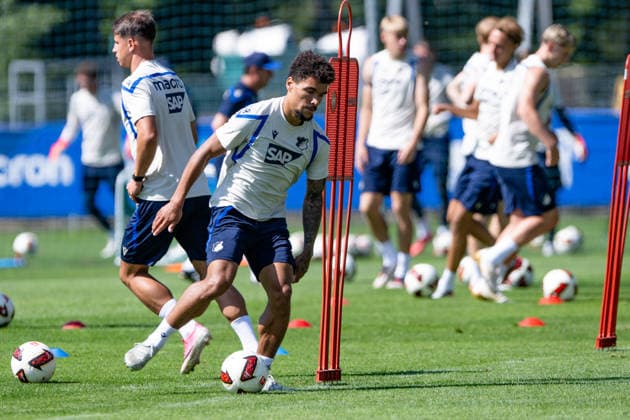 Valentin Gendrey, (TSG Hoffenheim, 15) am Ball, Mitte TSG Hoffenheim, Fussball, Trainingslager, Saison Vorbereitung, Saison 2026 2027, GER, 05.08.2026, Eibner-Pressefoto Andreas Ulmer TSG Hoffenheim, Fussball, Trainingslager, Saison Vorbereitung, Saison 2026 2027, GER, 05.08.2026, *** Valentin Gendrey, TSG Hoffenheim, No. 15 with the ball, center of TSG Hoffenheim, soccer, training camp, preseason, 2026–2027 season, GER, August 5, 2026, Eibner Press Photo Andreas Ulmer TSG Hoffenheim, soccer, training camp, preseason, 2026–2027 season, GER, August 5, 2026, Copyright: xEibner-Pressefoto AndreasxUlmerx EP_AUR