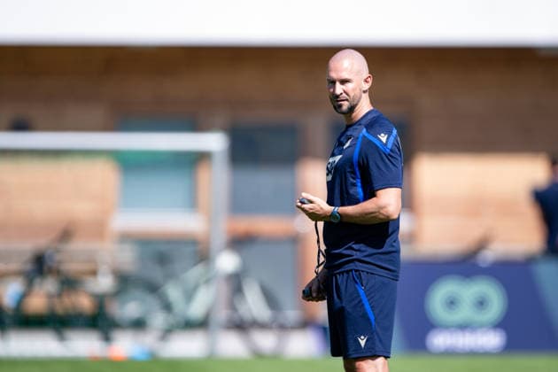 Christian Ilzer, (TSG Hoffenheim, Trainer) beobachtend, TSG Hoffenheim, Fussball, Trainingslager, Saison Vorbereitung, Saison 2026 2027, GER, 05.08.2026, Eibner-Pressefoto Andreas Ulmer TSG Hoffenheim, Fussball, Trainingslager, Saison Vorbereitung, Saison 2026 2027, GER, 05.08.2026, *** Christian Ilzer, TSG Hoffenheim, observing the coach, TSG Hoffenheim, soccer, training camp, preseason, 2026–2027 season, GER, August 5, 2026, Eibner Press Photo: Andreas Ulmer, TSG Hoffenheim, soccer, training camp, preseason, 2026–2027 season, GER, August 5, 2026, Copyright: xEibner-Pressefoto AndreasxUlmerx EP_AUR