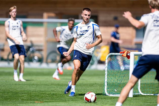 Tim Lemperle, (TSG Hoffenheim, 19) am Ball, TSG Hoffenheim, Fussball, Trainingslager, Saison Vorbereitung, Saison 2026 2027, GER, 05.08.2026, Eibner-Pressefoto Andreas Ulmer TSG Hoffenheim, Fussball, Trainingslager, Saison Vorbereitung, Saison 2026 2027, GER, 05.08.2026, *** Tim Lemperle, TSG Hoffenheim, 19 on the Ball, TSG Hoffenheim, Soccer, Training Camp, Preseason, 2026–2027 Season, GER, August 5, 2026, Eibner Press Photo Andreas Ulmer TSG Hoffenheim, soccer, training camp, preseason, 2026–2027 season, GER, August 5, 2026, Copyright: xEibner-Pressefoto AndreasxUlmerx EP_AUR