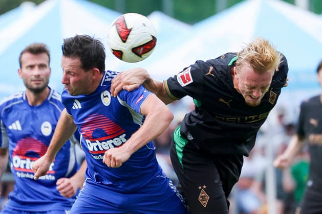 Isac Lidberg (Borussia Moenchengladbach) erzielt mit diesem Kopfball das Tor zum 0:2 waehrend des Freundschaftsspiels zwischen dem FC Rottach-Egern und Borussia Moenchengladbach, Stadion Birkenmoos am 05. August 2026 in Rottach-Egern, Deutschland. (Foto von Marco Steinbrenner DeFodi Images) +++ Isac Lidberg (Borussia Moenchengladbach) scores the goal to make it 0 2 with this header during the Friendly match between FC Rottach-Egern and Borussia Moenchengladbach at Stadion Birkenmoos on August 5, 2026 in Rottach-Egern, Germany. (Photo by Marco Steinbrenner DeFodi Images) (Photo by Marco Steinbrenner DeFodi Images) - *** Isac Lidberg of Borussia Mönchengladbach scores the goal to make it 0–2 with this header during the friendly match between FC Rottach Egern and Borussia Mönchengladbach at Birkenmoos Stadium on August 5, 2026, in Rottach Egern, Germany. Photo by Marco Steinbrenner, DeFodi Images. Isac Lidberg of Borussia Mönchengladbach scores the goal to make it 0–2 with this header during the friendly match between FC Rottach Egern and Borussia Mönchengladbach at Stadion Birkenmoos on August 5, 2026 in Rottach Egern, Germany Photo by Marco Steinbrenner, DeFodi Images Photo by Marco Steinbrenner, DeFodi Images