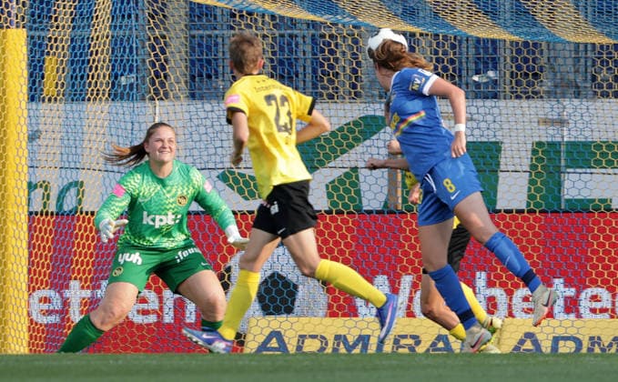 SOCCER - WCL, St.Poelten vs Bern SANKT POELTEN,AUSTRIA,05.AUG.26 - WOMEN SOCCER - UEFA Women s Champions League, qualification, SKN Sankt Poelten vs BSC YB Frauen. Image shows Amanda Brunholt, Bianca Dysli (Bern) and Victoria Laino (St.Poelten). Keywords: goal.  GEPAxpictures xWalterxLuger