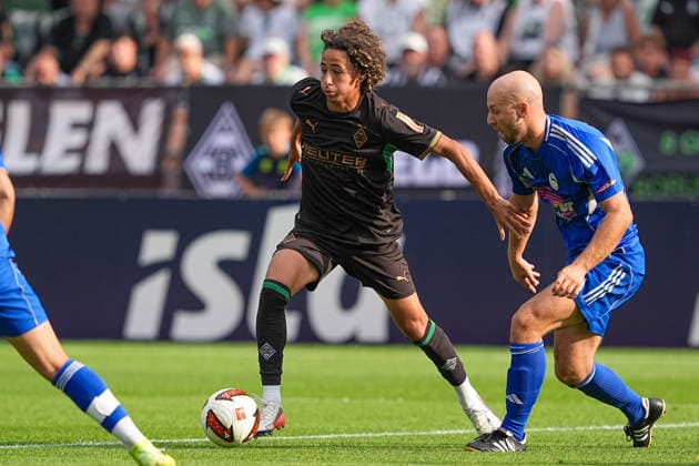 05.08.2026, xydrx, Fußball, Testspiel, FC Rottach-Egern - Borussia Mönchengladbach, Saison 2026 2027, Stadion am Birkenmoos: Wael Mohya (Borussia Moenchengladbach, 36) im Zweikampf gegen Markus Stoeckl (FC Rottach-Egern, 2) DFB regulations prohibit any use of photographs as image sequences and or quasi-video. *** August 5, 2026, xydrx, soccer, friendly match, FC Rottach Egern vs. Borussia Mönchengladbach, 2026–2027 season, Birkenmoos Stadium, Wael Mohya (Borussia Mönchengladbach), No. 36 in a tackle against Markus Stoeckl (FC Rottach Egern), 2. DFB regulations prohibit any use of photographs as image sequences and or quasi-video Copyright: HMBxMedia YannisxDreimann