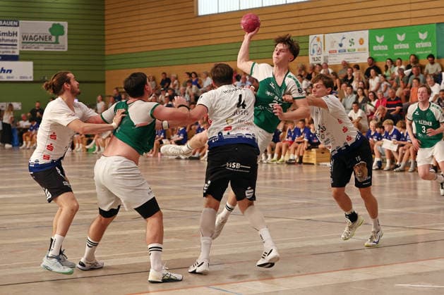 05.08.2026, xovx, Handball Lindencup, HSG Dutenhofen Münchholzhausen - HSG Hanau v.l. Jan Philipp Winkler (HSG Hanau), Nico Scheitel (HSG Dutenhofen Münchholzhausen II), Dziugas Jusys (HSG Hanau), Leonard Rettemeier (HSG Dutenhofen Münchholzhausen II), Ben Scharriär (HSG Hanau) Linden Stadthalle Hessen Deutschland (DE) *** August 5, 2026, xovx, Lindencup Handball, HSG Dutenhofen Münchholzhausen vs. HSG Hanau, from left: Jan Philipp Winkler (HSG Hanau), Nico Scheitel, HSG Dutenhofen Münchholzhausen II, Dziugas Jusys, HSG Hanau, Leonard Rettemeier, HSG Dutenhofen Münchholzhausen II, Ben Scharriär, HSG Hanau, Linden City Hall, Hesse, Germany, DE