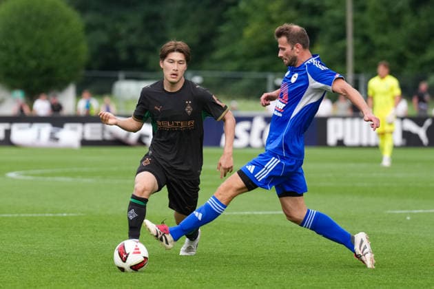 05.08.2026, xydrx, Fußball, Testspiel, FC Rottach-Egern - Borussia Mönchengladbach, Saison 2026 2027, Stadion am Birkenmoos: Daiki Hashioka (Borussia Moenchengladbach, 14) im Zweikampf gegen Florian Mex (FC Rottach-Egern, 9) DFB regulations prohibit any use of photographs as image sequences and or quasi-video. *** August 5, 2026, xydrx, soccer, friendly match, FC Rottach Egern vs. Borussia Mönchengladbach, 2026–2027 season, Birkenmoos Stadium, Daiki Hashioka, Borussia Mönchengladbach, No. 14 in a tackle against Florian Mex, FC Rottach Egern, No. 9. DFB regulations prohibit any use of photographs as image sequences and or quasi-video. Copyright: HMBxMedia YannisxDreimann