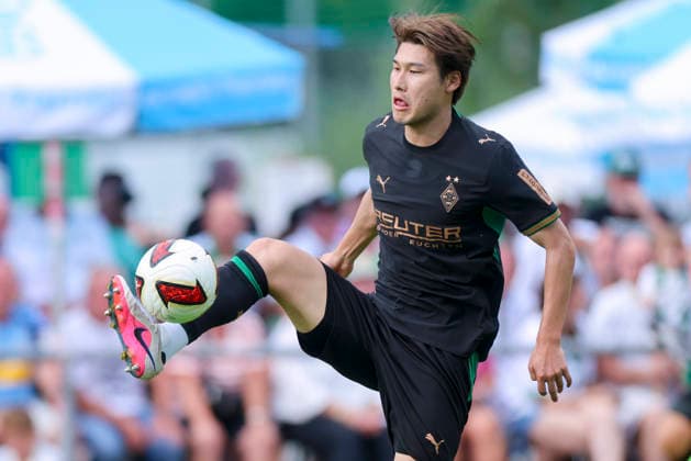 Daiki Hashioka (Borussia Moenchengladbach) kontrolliert den Ball waehrend des Freundschaftsspiels zwischen dem FC Rottach-Egern und Borussia Moenchengladbach, Stadion Birkenmoos am 05. August 2026 in Rottach-Egern, Deutschland. (Foto von Marco Steinbrenner DeFodi Images) +++ Daiki Hashioka (Borussia Moenchengladbach) controls the ball during the Friendly match between FC Rottach-Egern and Borussia Moenchengladbach at Stadion Birkenmoos on August 5, 2026 in Rottach-Egern, Germany. (Photo by Marco Steinbrenner DeFodi Images) (Photo by Marco Steinbrenner DeFodi Images) - *** Daiki Hashioka of Borussia Mönchengladbach controls the ball during the friendly match between FC Rottach Egern and Borussia Mönchengladbach at Stadion Birkenmoos on August 5, 2026, in Rottach Egern, Germany Photo by Marco Steinbrenner DeFodi Images Daiki Hashioka of Borussia Mönchengladbach controls the ball during the friendly match between FC Rottach Egern and Borussia Mönchengladbach at Stadion Birkenmoos on August 5, 2026 in Rottach Egern, Germany Photo by Marco Steinbrenner DeFodi Images Photo by Marco Steinbrenner DeFodi Images