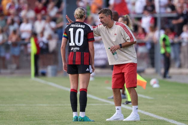 Frankfurt am Main, Germany - August 2026: Laura Freigang (Eintracht Frankfurt), headcoach Niko Arnautis (Eintracht Frankfurt) gesticulate during the second Qualifying Round Match Eintracht Frankfurt and Omonia Nicosia - Semi-finals of the UEFA Womens LP Mini Tournament at Stadium am Bretanobad in Frankfurt am Main, Germany *** Frankfurt am Main, Germany, August 2026: Laura Freigang of Eintracht Frankfurt and head coach Niko Arnautis of Eintracht Frankfurt gestured during the second qualifying round match between Eintracht Frankfurt and Omonia Nicosia in the semifinals of the UEFA Women s LP Mini Tournament at Stadium am Bretanobad in Frankfurt am Main, Germany Copyright: HMBxMedia JoaquimxFerreira