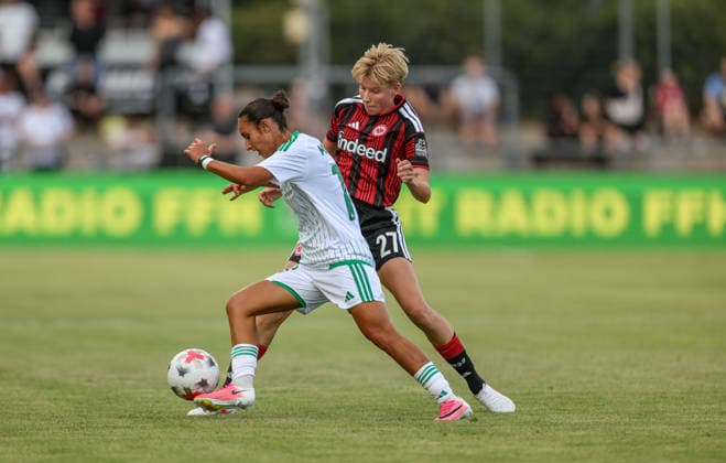 GER, Frankfurt, Eintracht Frankfurt vs AC Omonia Nikosia, UEFA Womens Champions League, Fussball, UEFA, Spielzeit 2026 2027, Stadion am Brentanobad, Qualifikation, Halbfinale im Bild v.l.: Anna Matsoukari (Omonia Nikosia 19), Paulina Krumbiegel (Eintracht Frankfurt Frauen 22) DFB DFL REGULATIONS PROHIBIT ANY USE OF PHOTOGRAPHS AS IMAGE SEQUENCES AND OR QUASI-VIDEO, 05.08.2026 *** GER, Frankfurt, Eintracht Frankfurt vs. AC Omonia Nicosia, UEFA Women s Champions League, Soccer, UEFA, 2026–2027 Season, Stadion am Brentanobad, Qualifying Round, Semifinal (pictured, from left): Anna Matsoukari, Omonia Nicosia 19, Paulina Krumbiegel, Eintracht Frankfurt Women, 22. DFB and DFL regulations prohibit any use of photographs as image sequences and or quasi-video. August 5, 2026 Copyright: HMBxMedia HendrikxHamelau