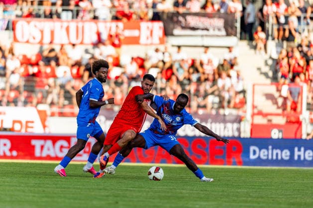 05.08.2026, GER, Fussball, Maenner, Saison 26 27, Regionalliga Nordost, 3.Spieltag, FC Rot-Weiss Erfurt - SV Tasmania Berlin Erich Berko, , Sofiane Ikene (FC Rot-Weiss Erfurt) 99096 Erfurt Steigerwaldstadion Rasenplatz Thueringen Deutschland *** August 5, 2026, GER, Soccer, Men, 2026–2027 Season, Northeast Regional League, Matchday 3, FC Rot Weiss Erfurt vs. SV Tasmania Berlin, Erich Berko, , Sofiane Ikene, FC Rot Weiss Erfurt, 99096 Erfurt, Steigerwaldstadion, Grass Field, Thuringia, Germany