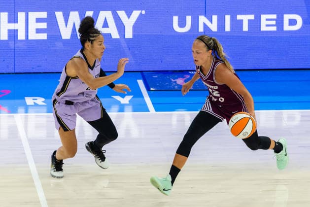 SAN FRANCISCO, CA - AUGUST 04: Julie Allemand 22 of the Toronto Tempo dribbles against Veronica Burton 22 of the Golden State Valkyries during a WNBA, Basketball Damen, USA game on August 4, 2026 at Chase Center in San Francisco, CA. (Photo by Matthew Huang Icon Sportswire) WNBA: AUG 04 Toronto Tempo at Golden State Valkyries EDITORIAL USE ONLY Icon260804055