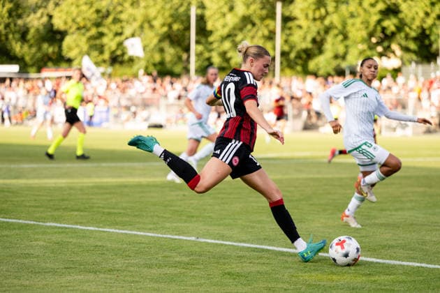 05.08.2026, GER, Fussball, Frauen, UEFA Womens Champions League, Saison 2026 2027, Qualifikationsturnier, Halbfinale, Eintracht Frankfurt vs Omonia Nikosia Laura Freigang ( Eintracht Frankfurt, 10 ) am Ball, Frankfurt am Main Stadion am Brentanobad Hessen Deutschland *** August 5, 2026, GER, Soccer, Women s, UEFA Women s Champions League, 2026–2027 season, Qualifying tournament, Semifinals, Eintracht Frankfurt vs. Omonia Nicosia, Laura Freigang (Eintracht Frankfurt), 10 am Ball, Frankfurt am Main, Stadion am Brentanobad, Hesse, Germany Copyright: xNordphoto Memmlerx