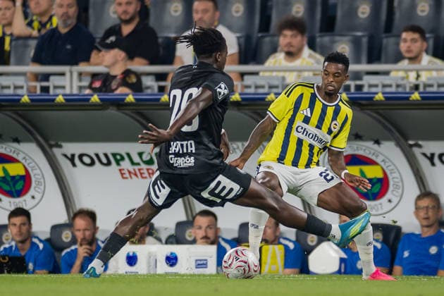 SOCCER - UEFA CL, Fenerbahce vs Sturm ISTANBUL,TURKEY,05.AUG.26 - SOCCER - UEFA Champions League, qualification, Fenerbahce Istanbul vs Sturm Graz. Image shows Seedy Jatta (Sturm) and Nelson Semedo (Fenerbahce).  GEPAxpictures xMatthiasxTrinkl