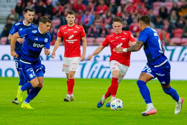 UEFA Conference Leauge 2026: Brann - Apollon Limassol Bergen 20260805. Branns Eggert Aron Gudmundsson i duell med Apollon Limassols Bruno Gaspar i UEFA Conference Leauge-kampen i fotball mellom SK Brann og Apollon Limassol pa Brann stadion. Foto: Paul S. Amundsen NTB Bergen Norge EDITORIAL USE ONLY. RESTRICTED USE FOR BETTING COMPANIES Ref:_SPOgmdGQC0CGpM.jpg *** UEFA Conference League 2026 Brann Apollon Limassol Bergen 20260805 Brann s Eggert Aron Gudmundsson in a duel with Apollon Limassol s Bruno Gaspar in the UEFA Conference League soccer match between SK Brann and Apollon Limassol at Brann Stadium. Photo by Paul S. Amundsen, NTB, Bergen, Norway. EDITORIAL USE ONLY. RESTRICTED USE FOR BETTING COMPANIES  Copyright: xPaulxS.xAmundsenx xNTBx