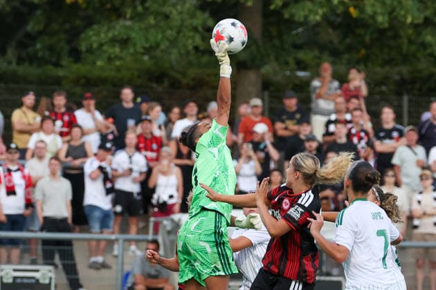 Frankfurt am Main, Germany - August 2026: goalkeeper Constantina Kouzali (Omonia Nicosia) in action, with the ball, Danique Tolhoek (Eintracht Frankfurt) during the second Qualifying Round Match Eintracht Frankfurt and Omonia Nicosia - Semi-finals of the UEFA Womens LP Mini Tournament at Stadium am Bretanobad in Frankfurt am Main, Germany *** Frankfurt am Main, Germany, August 2026: Goalkeeper Constantina Kouzali of Omonia Nicosia in action with the ball, Danique Tolhoek of Eintracht Frankfurt during the second qualifying round match between Eintracht Frankfurt and Omonia Nicosia in the semifinals of the UEFA Women’s LP Mini Tournament at Stadium am Bretanobad in Frankfurt am Main, Germany Copyright: HMBxMedia JoaquimxFerreira