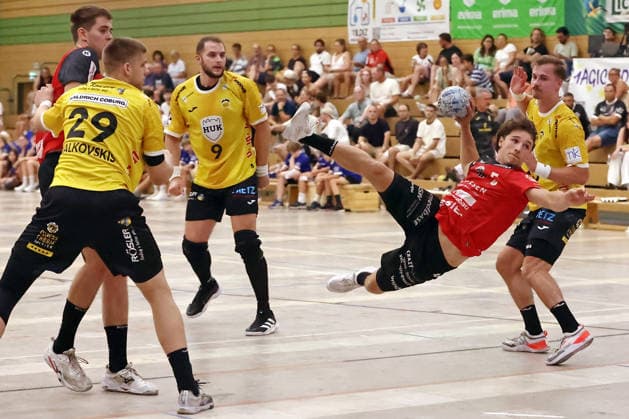 05.08.2026, xovx, Handball Lindencup, Pfadi Winterthur - HSC 2000 Coburg v.l. Ivan Simic (Pfadi Winterthur), Leonards Valkovskis (HSC Coburg), Bartlomiej Bis (HSC Coburg), Tiago Cuencas (Pfadi Winterthur), Jakob Knauer (HSC Coburg) Linden Stadthalle Hessen Deutschland (DE) *** August 5, 2026, xovx, Lindencup Handball, Pfadi Winterthur vs. HSC 2000 Coburg: Ivan Simic (Pfadi Winterthur), Leonards Valkovskis (HSC Coburg), Bartlomiej Bis (HSC Coburg), Tiago Cuencas (Pfadi Winterthur), Jakob Knauer (HSC Coburg), Linden Stadthalle, Hesse, Germany, DE