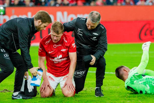 UEFA Conference Leauge 2026: Brann - Apollon Limassol Bergen 20260805. Branns Kristian Eriksen og Apollon Limassols keeper Philipp Kühn ligger nede i UEFA Conference Leauge-kampen i fotball mellom SK Brann og Apollon Limassol pa Brann stadion. Foto: Paul S. Amundsen NTB Bergen Norge EDITORIAL USE ONLY. RESTRICTED USE FOR BETTING COMPANIES Ref:_SPOGWgJsSKAsaA.jpg *** UEFA Conference League 2026 Brann vs. Apollon Limassol, Bergen, August 5, 2026: Brann s Kristian Eriksen and Apollon Limassol goalkeeper Philipp Kühn are on the ground during the UEFA Conference League soccer match between SK Brann and Apollon Limassol at Brann Stadium Photo: Paul S. Amundsen, NTB, Bergen, Norway. EDITORIAL USE ONLY. RESTRICTED USE FOR BETTING COMPANIES.  Copyright: xPaulxS.xAmundsenx xNTBx
