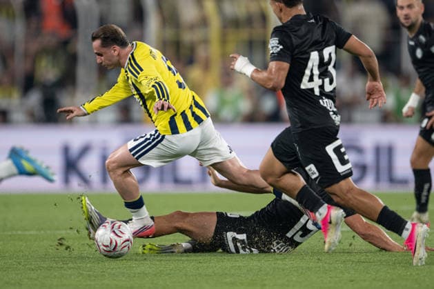 Fenerbahce v Sturm Graz - UEFA Champions League ISTANBUL, TURKIYE - AUGUST 05: Kerem Akturkoglu (9) of Fenerbahce battles for the ball with an opponent during the UEFA Champions League third qualifying round first leg match between Fenerbahce and Sturm Graz at Chobani Stadium in Istanbul, Turkiye, on August 05, 2026. Celal Gunes Anadolu Istanbul Turkey. Editorial use only. Please get in touch for any other usage.  Copyright: x2026xAnadoluxCelalxGunesx