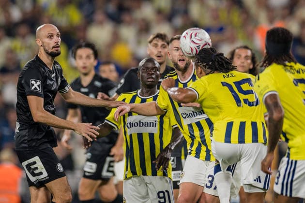 SOCCER - UEFA CL, Fenerbahce vs Sturm ISTANBUL,TURKEY,05.AUG.26 - SOCCER - UEFA Champions League, qualification, Fenerbahce Istanbul vs Sturm Graz. Image shows Jon Gorenc Stankovic (Sturm), N Golo Kante, Milan Skriniar and Nathan Ake (Fenerbahce).  GEPAxpictures xMatthiasxTrinkl