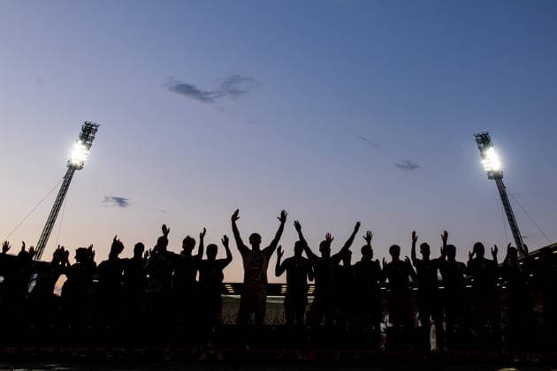 05.08.2026, GER, Fussball, Maenner, Saison 26 27, Regionalliga Nordost, 3.Spieltag, FC Rot-Weiss Erfurt - SV Tasmania Berlin FC Rot-Weiss Erfurt gewinnt ihr Heimspiel gegen SV Tasmania Berlin mit 5:0 und feiert gemeinsam mit den Fans 99096 Erfurt Steigerwaldstadion Rasenplatz Thueringen Deutschland *** August 5, 2026, GER, Soccer, Men, 2026–2027 Season, Regionalliga Northeast, Matchday 3, FC Rot Weiss Erfurt vs. SV Tasmania Berlin. FC Rot Weiss Erfurt wins its home game against SV Tasmania Berlin 5–0 and celebrates with the fans at 99096 Erfurt, Steigerwaldstadion (grass field), Thuringia, Germany