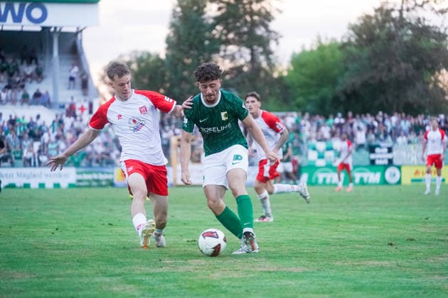 Valon Aliji (BSG Chemie Leipzig, 14) im Duell gegen Julien Damelang (Hallescher FC, 43) BSG Chemie Leipzig vs. Hallescher FC, Fussball, Regionalliga Nordost, 3. Spieltag, Saison 2026 2027, 05.08.2026 BSG Chemie Leipzig vs. Hallescher FC, Fussball, Regionalliga Nordost, 3. Spieltag, Saison 2026 2027, 05.08.2026 Leipzig *** Valon Aliji (BSG Chemie Leipzig), No. 14, goes head-to-head with Julien Damelang (Hallescher FC), No. 43; BSG Chemie Leipzig vs. Hallescher FC, soccer, Northeast Regional League, Matchday 3, 2026–2027 season, August 5, 2026, BSG Chemie Leipzig vs. Hallescher FC, Soccer, Northeast Regional League, Matchday 3, 2026–2027 Season, August 5, 2026, Leipzig Copyright: xEibner-Pressefoto PiaxSchindlerx EP_PSR