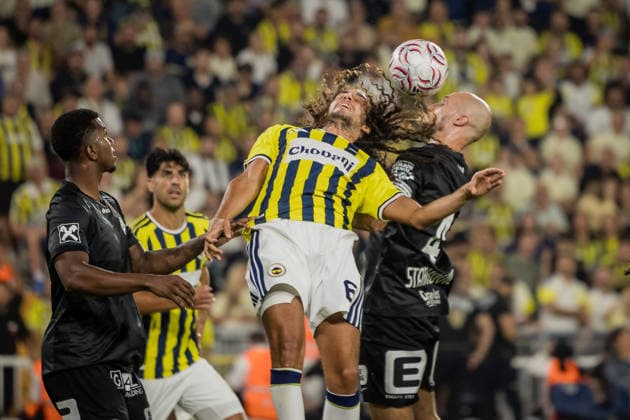 SOCCER - UEFA CL, Fenerbahce vs Sturm ISTANBUL,TURKEY,05.AUG.26 - SOCCER - UEFA Champions League, qualification, Fenerbahce Istanbul vs Sturm Graz. Image shows Matteo Guendouzi (Fenerbahce) and Jon Gorenc Stankovic (Sturm).  GEPAxpictures xMatthiasxTrinkl