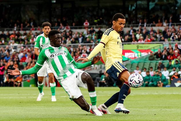 Preseason Friendly, Aviva Stadium, Dublin 5 8 2026 Arsenal vs Real Betis Arsenal™s Ethan Nwaneri is tackled by Betis™ Bouare Ethan Nwaneri is tackled by Bouare 5 8 2026  Copyright: xx GH1_9862