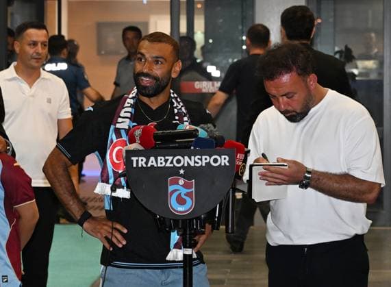 Egyptian footballer Mohamed Salah arrives in Trabzon, Turkiye TRABZON, TURKIYE - AUGUST 05: Newly signed Egyptian football star Mohamed Salah speaks to members of the press upon his arrival at Trabzon Airport after Trabzonspor initiated transfer negotiations with the player, in Trabzon, Turkiye, on August 05, 2026. Hakan Burak Altunoz Anadolu Trabzon Turkey. Editorial use only. Please get in touch for any other usage.  Copyright: x2026xAnadoluxHakanxBurakxAltunozx
