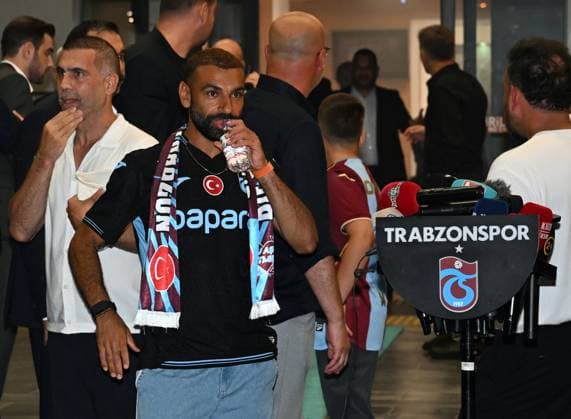 Egyptian footballer Mohamed Salah arrives in Trabzon, Turkiye TRABZON, TURKIYE - AUGUST 05: Newly signed Egyptian football star Mohamed Salah speaks to members of the press upon his arrival at Trabzon Airport after Trabzonspor initiated transfer negotiations with the player, in Trabzon, Turkiye, on August 05, 2026. Hakan Burak Altunoz Anadolu Trabzon Turkey. Editorial use only. Please get in touch for any other usage.  Copyright: x2026xAnadoluxHakanxBurakxAltunozx