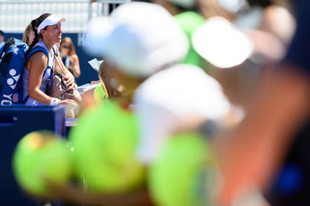 August 5, 2026, Toronto, Ontario, Canada: JESSICA PEGULA of the United States signs autographs after her second-round match against Magdalena Frech of Poland at the National Bank Open, part of the Hologic WTA, Tennis Damen Tour, at Sobeys Stadium. Pegula defeated Frech 3Ã¢â‚¬6, 6Ã¢â‚¬3, 6Ã¢â‚¬2 to advance to the third round. Toronto Canada - ZUMAr228 20260805_znp_r228_018 Copyright: xVasiliyxRyabykhx