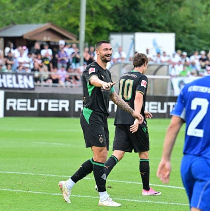 05.08.2026; Rottach-Egern; Fussball, Herren, Saison 2026 2027, Testspiel FC Rottach-Egern vs. Borussia Moenchengladbach Torjubel von Torschuetze Tim Kleindienst (Gladbach) DFL regulations prohibit any use of photographs as image sequences and or quasi-video. Stadion Am Birkenmoos Bayern Deutschland *** August 5, 2026 Rottach Egern Soccer, Men s, 2026–2027 season, Friendly Match: FC Rottach Egern vs. Borussia Mönchengladbach Goal celebration by goal scorer Tim Kleindienst, Gladbach. DFL regulations prohibit any use of photographs as image sequences and or quasi-video. Am Birkenmoos Stadium, Bavaria, Germany