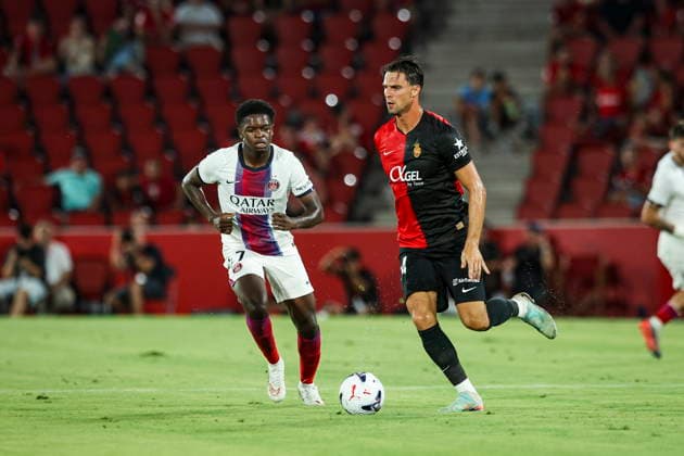 Martin Valjent (RCD Mallorca) controls the ball during the during the pre-season friendly match between RCD Mallorca and Paris Saint-Germain at Estadi Son Moix on August 5, 2026 in Palma de Mallorca, Spain. (Photo by Xavi Bonilla DeFodi Images) - *** Martin Valjent of RCD Mallorca controls the ball during the preseason friendly match between RCD Mallorca and Paris Saint-Germain at Estadi Son Moix on August 5, 2026, in Palma de Mallorca, Spain. Photo by Xavi Bonilla, DeFodi Images