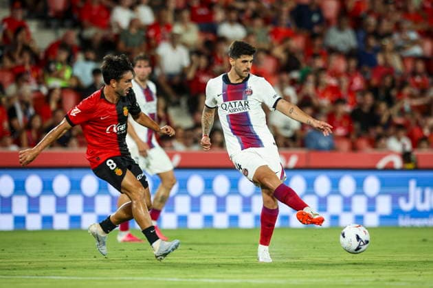 Lucas Beraldo (PSG Paris Saint-Germain) controls the ball during the during the pre-season friendly match between RCD Mallorca and Paris Saint-Germain at Estadi Son Moix on August 5, 2026 in Palma de Mallorca, Spain. (Photo by Xavi Bonilla DeFodi Images) - *** Lucas Beraldo of PSG (Paris Saint-Germain) controls the ball during a preseason friendly match between RCD Mallorca and Paris Saint-Germain at Estadi Son Moix on August 5, 2026, in Palma de Mallorca, Spain. Photo by Xavi Bonilla, DeFodi Images