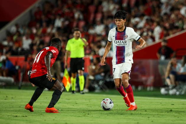 Dro Fernandez (PSG Paris Saint-Germain) controls the ball during the during the pre-season friendly match between RCD Mallorca and Paris Saint-Germain at Estadi Son Moix on August 5, 2026 in Palma de Mallorca, Spain. (Photo by Xavi Bonilla DeFodi Images) - *** Dro Fernandez of PSG (Paris Saint-Germain) controls the ball during the preseason friendly match between RCD Mallorca and Paris Saint-Germain at Estadi Son Moix on August 5, 2026, in Palma de Mallorca, Spain. Photo by Xavi Bonilla, DeFodi Images