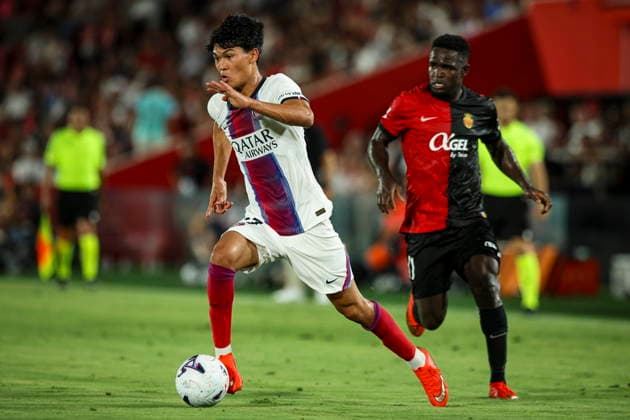 Dro Fernandez (PSG Paris Saint-Germain) controls the ball during the during the pre-season friendly match between RCD Mallorca and Paris Saint-Germain at Estadi Son Moix on August 5, 2026 in Palma de Mallorca, Spain. (Photo by Xavi Bonilla DeFodi Images) -