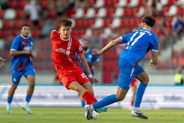 GER, Erfurt, Fussball, Regionalliga Nordost, 3. Spieltag, FC Rot-Weiss Erfurt vs. Tasmania Berlin im Bild v.l.: Benjamin Dreca (FC Rot-Weiß Erfurt 14), Fatih Baca (Tasmania Berlin 17) Zweikampf 05.08.2026, Steigerwaldstadion Erfurt DFB REGULATIONS PROHIBIT ANY USE OF PHOTOGRAPHS AS IMAGE SEQUENCES AND OR QUASI-VIDEO, *** GER, Erfurt, Soccer, Northeast Regional League, Matchday 3, FC Rot Weiss Erfurt vs. Tasmania Berlin (pictured, from left): Benjamin Dreca (FC Rot Weiss Erfurt, No. 14), Fatih Baca (Tasmania Berlin, No. 17) in a tackle on August 5, 2026, Steigerwaldstadion, Erfurt. DFB regulations prohibit any use of photographs as image sequences and or quasi-video, Copyright: HMBxMedia PaulxFritz