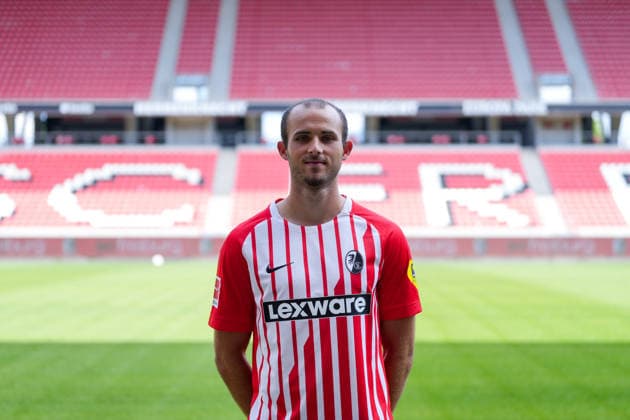 Max Rosenfelder (SC Freiburg, 37); SC Freiburg; 1.BL, Bundesliga, Porträttermin 2026 2027 Freiburg Europa-Park Stadion Baden-Wuerttemberg Deutschland *** Max Rosenfelder, SC Freiburg, 37, SC Freiburg 1, Bundesliga, Photo Shoot 2026–2027, Freiburg, Europa-Park Stadium, Baden-Württemberg, Germany Copyright: AA_STEINSIEK.CH