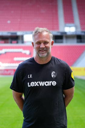 Lars Vossler (SC Freiburg, Co-Trainer); SC Freiburg; 1.BL, Bundesliga, Porträttermin 2026 2027 Freiburg Europa-Park Stadion Baden-Wuerttemberg Deutschland *** Lars Vossler, SC Freiburg; Assistant Coach, SC Freiburg 1 (Bundesliga); Profile Session 2026–2027; Freiburg; Europa-Park Stadium; Baden-Württemberg; Germany Copyright: AA_STEINSIEK.CH