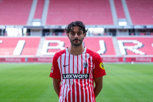 Eren Sami Dinkci (SC Freiburg, 18); SC Freiburg; 1.BL, Bundesliga, Porträttermin 2026 2027 Freiburg Europa-Park Stadion Baden-Wuerttemberg Deutschland *** Eren Sami Dinkci, SC Freiburg, 18, SC Freiburg 1, Bundesliga, Profile Session 2026–2027, Freiburg, Europa-Park Stadium, Baden-Württemberg, Germany Copyright: AA_STEINSIEK.CH