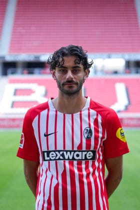 Eren Sami Dinkci (SC Freiburg, 18); SC Freiburg; 1.BL, Bundesliga, Porträttermin 2026 2027 Freiburg Europa-Park Stadion Baden-Wuerttemberg Deutschland *** Eren Sami Dinkci, SC Freiburg, 18, SC Freiburg 1, Bundesliga, Profile Session 2026–2027, Freiburg, Europa-Park Stadium, Baden-Württemberg, Germany Copyright: AA_STEINSIEK.CH