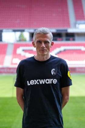 Mannschaftsarzt Torben Pottgießer; SC Freiburg; 1.BL, Bundesliga, Porträttermin 2026 2027 Freiburg Europa-Park Stadion Baden-Wuerttemberg Deutschland *** Team Doctor Torben Pottgießer, SC Freiburg 1 (Bundesliga), Bundesliga, Profile Session 2026–2027, Freiburg, Europa-Park Stadium, Baden-Württemberg, Germany Copyright: AA_STEINSIEK.CH