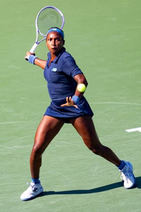 TORONTO, ON - AUGUST 05: Coco Gauff of the United States returns a shot during her match at the WTA, Tennis Damen National Bank Open tournament on August 5, 2026 at Sobeys Stadium in Toronto, ON, Canada (Photo by Julian Avram Icon Sportswire) TENNIS: AUG 05 National Bank Open EDITORIAL USE ONLY Icon2608050102