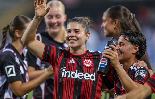 GER, Frankfurt, Eintracht Frankfurt vs AC Omonia Nikosia, UEFA Womens Champions League, Fussball, UEFA, Spielzeit 2026 2027, Stadion am Brentanobad, Qualifikation, Halbfinale im Bild: Eintracht Frankfurt Frauen feiern den 8:0 Sieg nach Toren gegen Nikosia in der UEFA Champions League Qualifikation, Jubel, Freude und Emotionen, Noemi Ivelj (Eintracht Frankfurt Frauen 4), Dilara Acikgoz (Eintracht Frankfurt Frauen 20) DFB DFL REGULATIONS PROHIBIT ANY USE OF PHOTOGRAPHS AS IMAGE SEQUENCES AND OR QUASI-VIDEO, 05.08.2026 *** GER, Frankfurt, Eintracht Frankfurt vs. AC Omonia Nicosia, UEFA Women s Champions League, Soccer, UEFA, 2026–2027 Season, Brentanobad Stadium, Qualifying Round, Semifinals in Pictures: Eintracht Frankfurt Women celebrate their 8–0 victory over Nicosia in the UEFA Women’s Champions League qualifying round, cheering, joy, and emotion, Noemi Ivelj, Eintracht Frankfurt Women’s Team No. 4; Dilara Acikgoz, Eintracht Frankfurt Women’s Team No. 20. DFB and DFL regulations prohibit any use of photographs as image sequences and or quasi-video. August 5, 2026 Copyright: HMBxMedia HendrikxHamelau