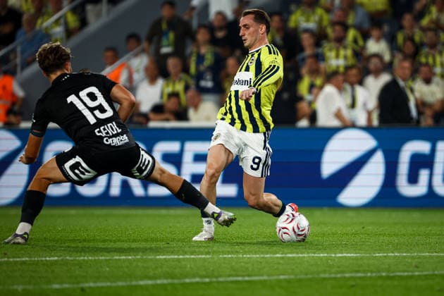 Fenerbahce vs Sturm Graz UEFA Champions League Qualification 3rd Round 1st leg Kerem Akturkoglu of Fenerbahce and Simon Seidl of SK Sturm Graz vie for the ball during the match. Fenerbahce and Sturm Graz faced each other at UEFA Champions League Qualification 3rd Round 1st leg. The match took place in Chobani Fenerbahce Sukru Saracoglu Stadium on August 5th, 2026. Istanbul Istanbul Turkey Copyright: xBurakxBasturkx