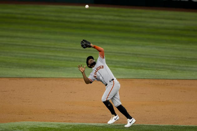 August 5, 2026, Arlington, Texas, USA: San Francisco Giants second baseman OSLEIVIS BASABE (39) catches a pop-fly against the Texas Rangers at Globe Life Field. Rangers win 6-0. Arlington USA - ZUMAf180 20260805_zsp_f180_018 Copyright: xMarkxFannx