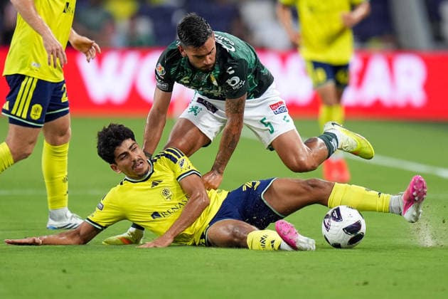 August 5, 2026, Nashville, Tennessee, USA: Leon defender Sebastian Vegas (5) holds Nashville SC midfielder Ahmed Qasem (37) during the first half at Geodis Park. Nashville USA - ZUMAh237 20260805_zsp_h237_014 Copyright: xCamdenxHallx