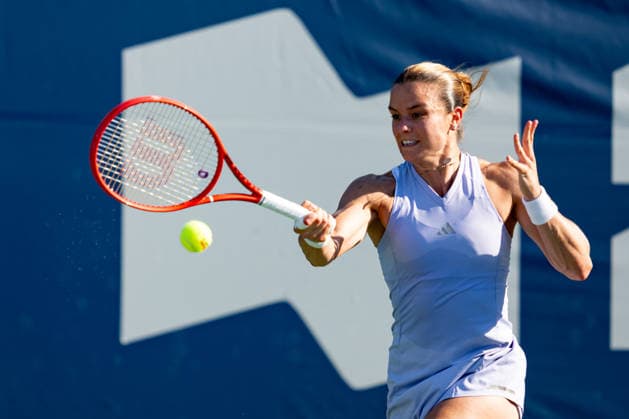 TORONTO, ON - AUGUST 05: Maria Sakkari of Greece returns a shot during her match at the WTA, Tennis Damen National Bank Open tournament on August 5, 2026 at Sobeys Stadium in Toronto, ON, Canada (Photo by Julian Avram Icon Sportswire) TENNIS: AUG 05 National Bank Open EDITORIAL USE ONLY Icon2608050186
