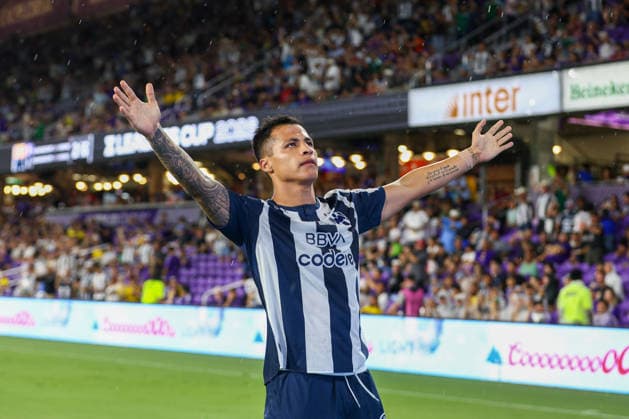 August 5, 2026, Orlando, Florida, USA: Monterrey forward ROBERTO DE LA ROSA (27) acknowledged the C.F. Monterrey supporters after shot on goal during the first half against Orlando City SC. Orlando City SC hosted C.F. Monterrey in phase one of Leagues Cup 2026 at Inter.Co Stadium in Orlando, FL. Orlando USA - ZUMAm299 20260805_znp_m299_002 Copyright: xTaylorxMcFeex
